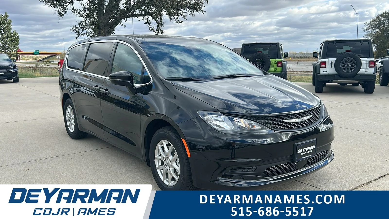 2026 Chrysler Voyager LX's photo