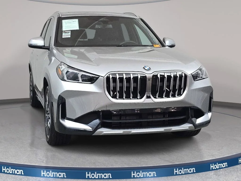 Used 2025 Silver Metallic BMW xDrive28i image 3