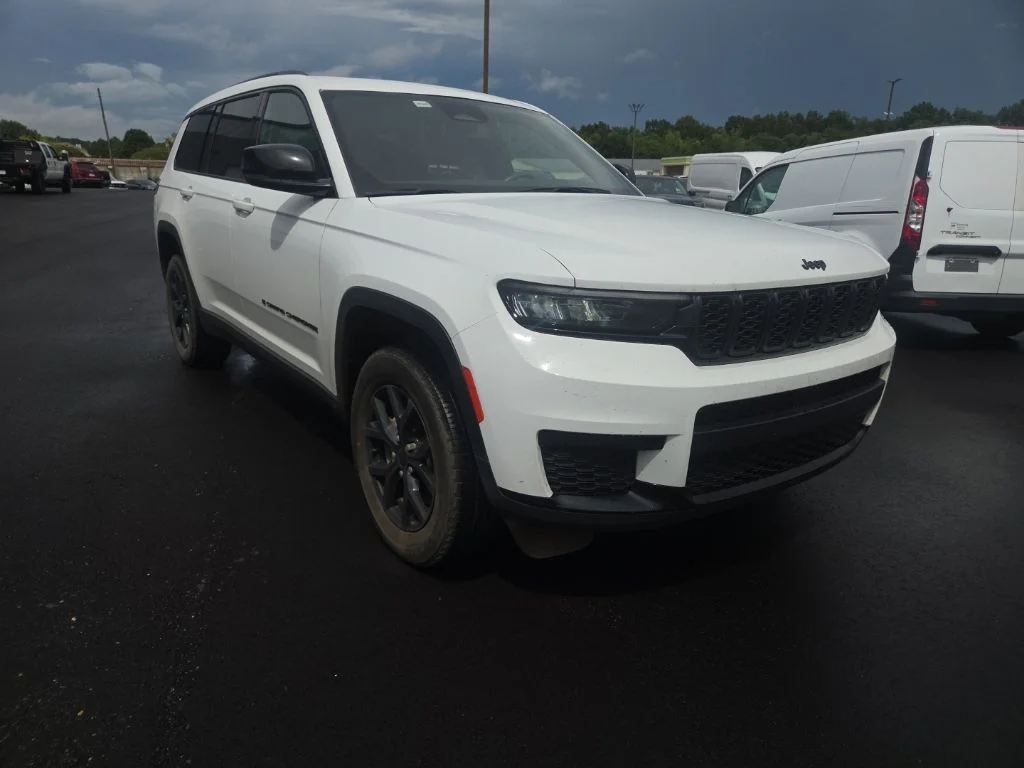 Used 2024 White Jeep Altitude image 1