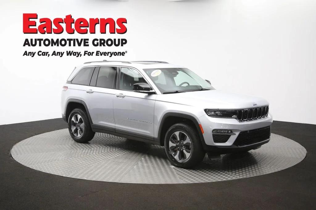 Used 2022 Silver Jeep 4xe image 52