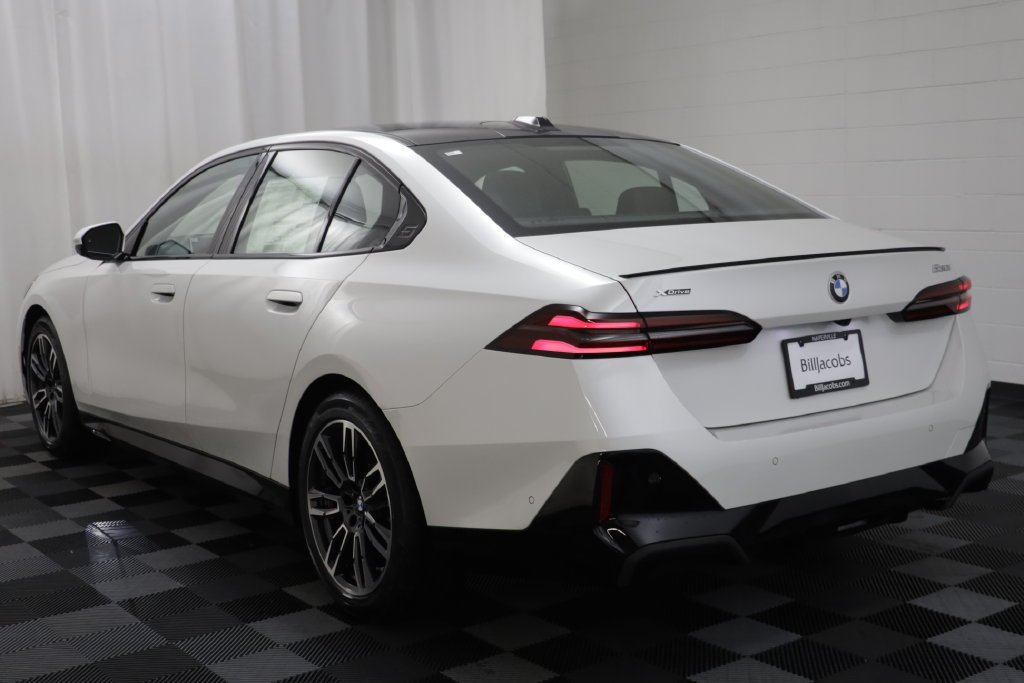 New 2027 Mineral White Metallic BMW 530i xDrive image 15