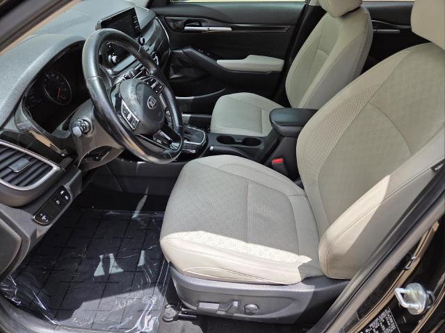 Used 2021 Black Kia EX image 22