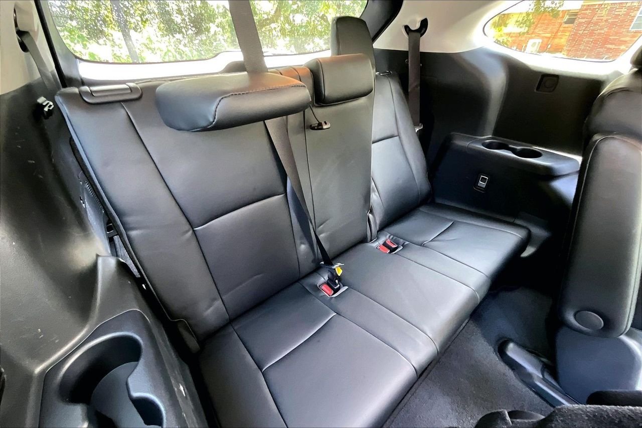 Used 2023  Toyota XLE image 37