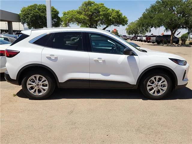 Used 2024 White Ford Active Front-Wheel Drive image 3