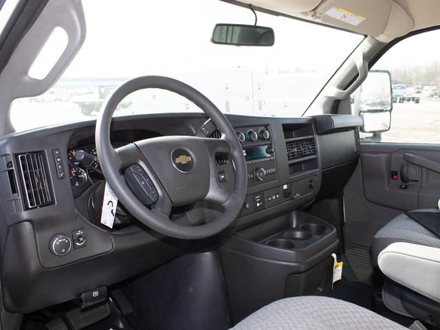 New 2025 Summit White Chevrolet 1WT image 5