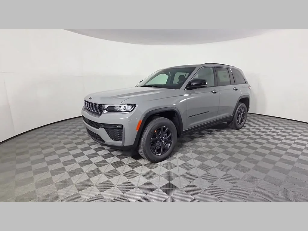 New 2027 Sting-Gray Clearcoat Jeep Laredo Altitude image 36