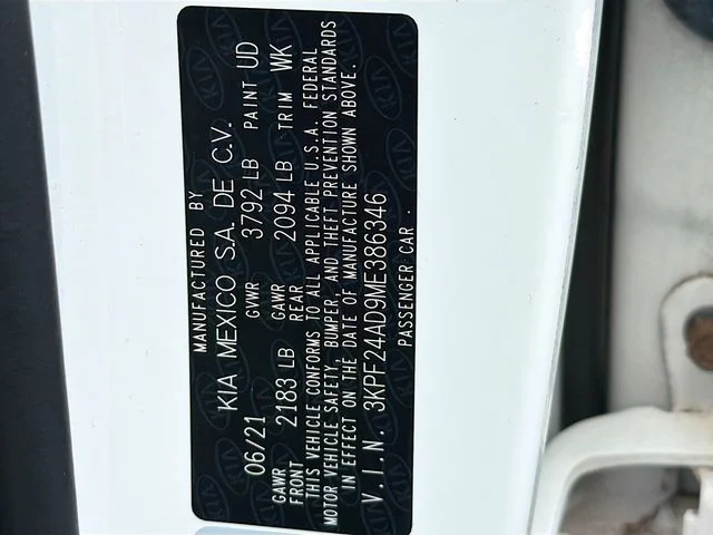 Used 2021 White Kia LXS image 27