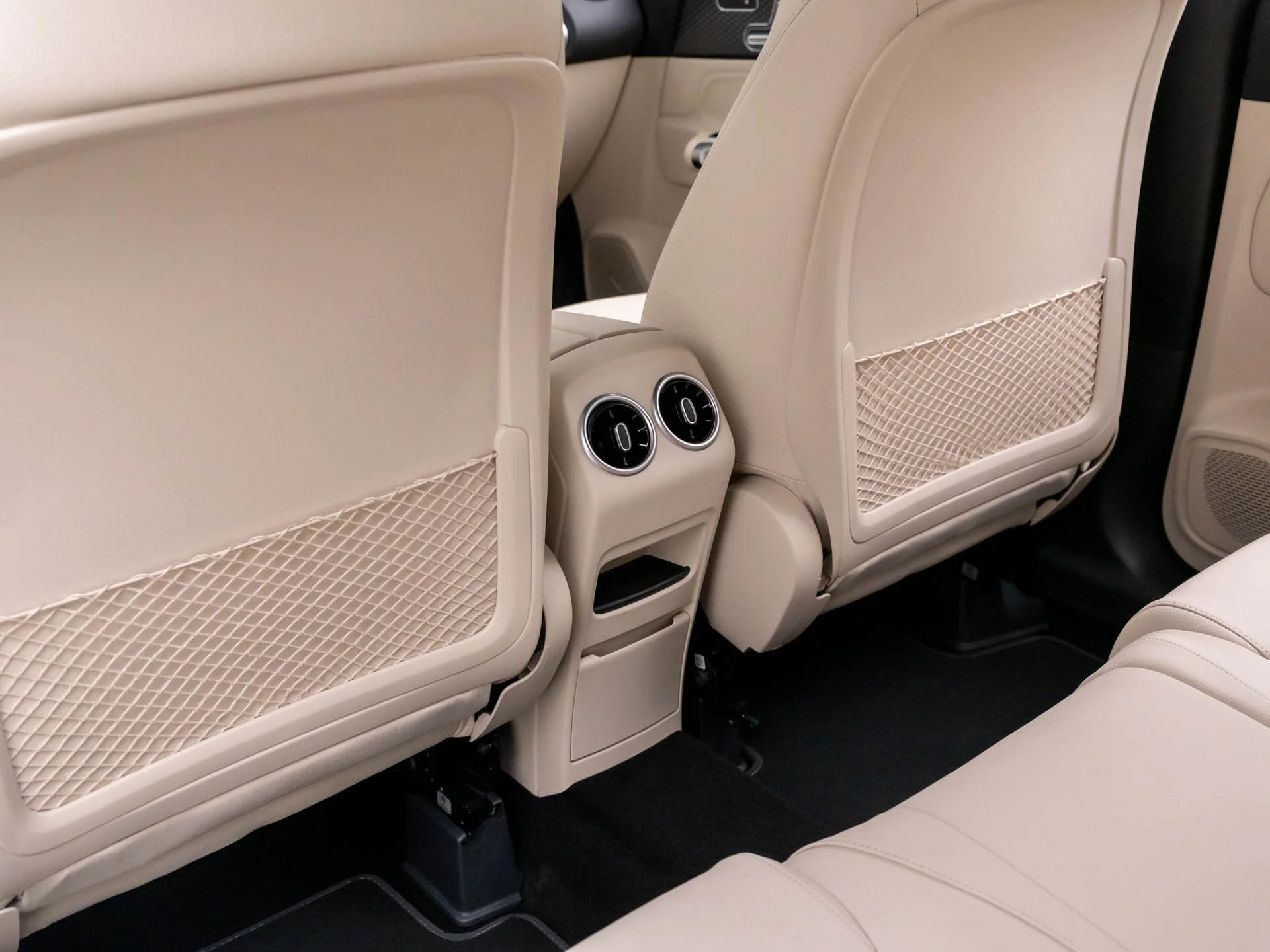 New 2026 White Mercedes-Benz GLB 250 image 19