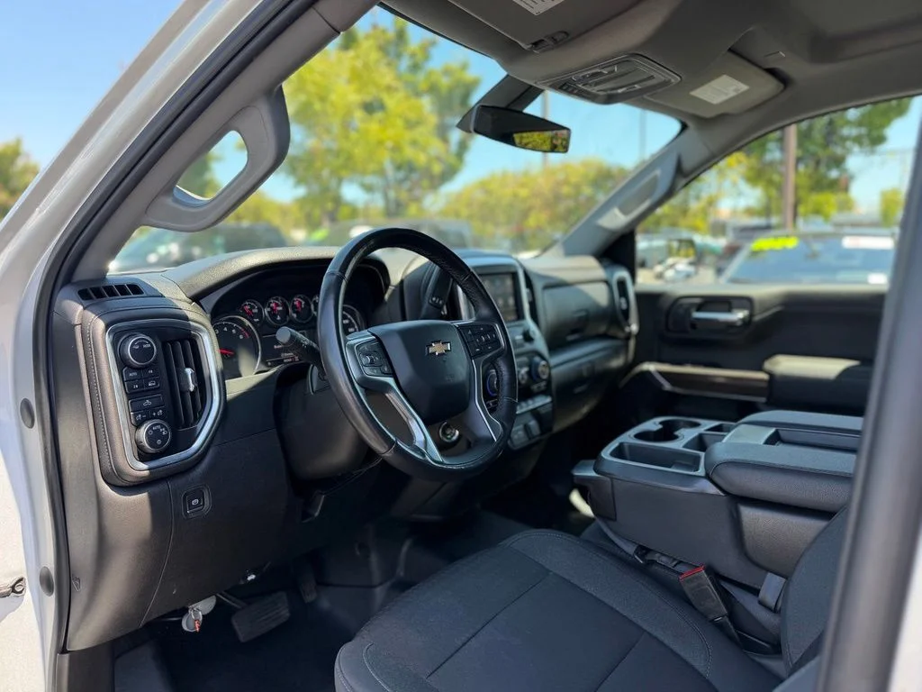 Used 2022 Silver Chevrolet LT image 6