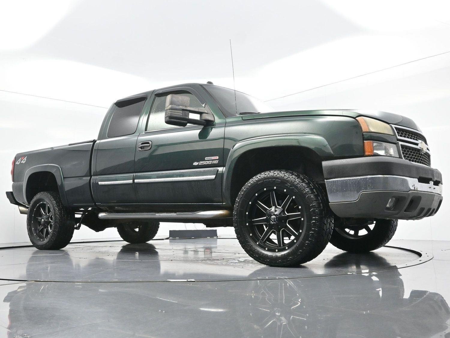 Used 2005 Dark Green Metallic Chevrolet LS image 34