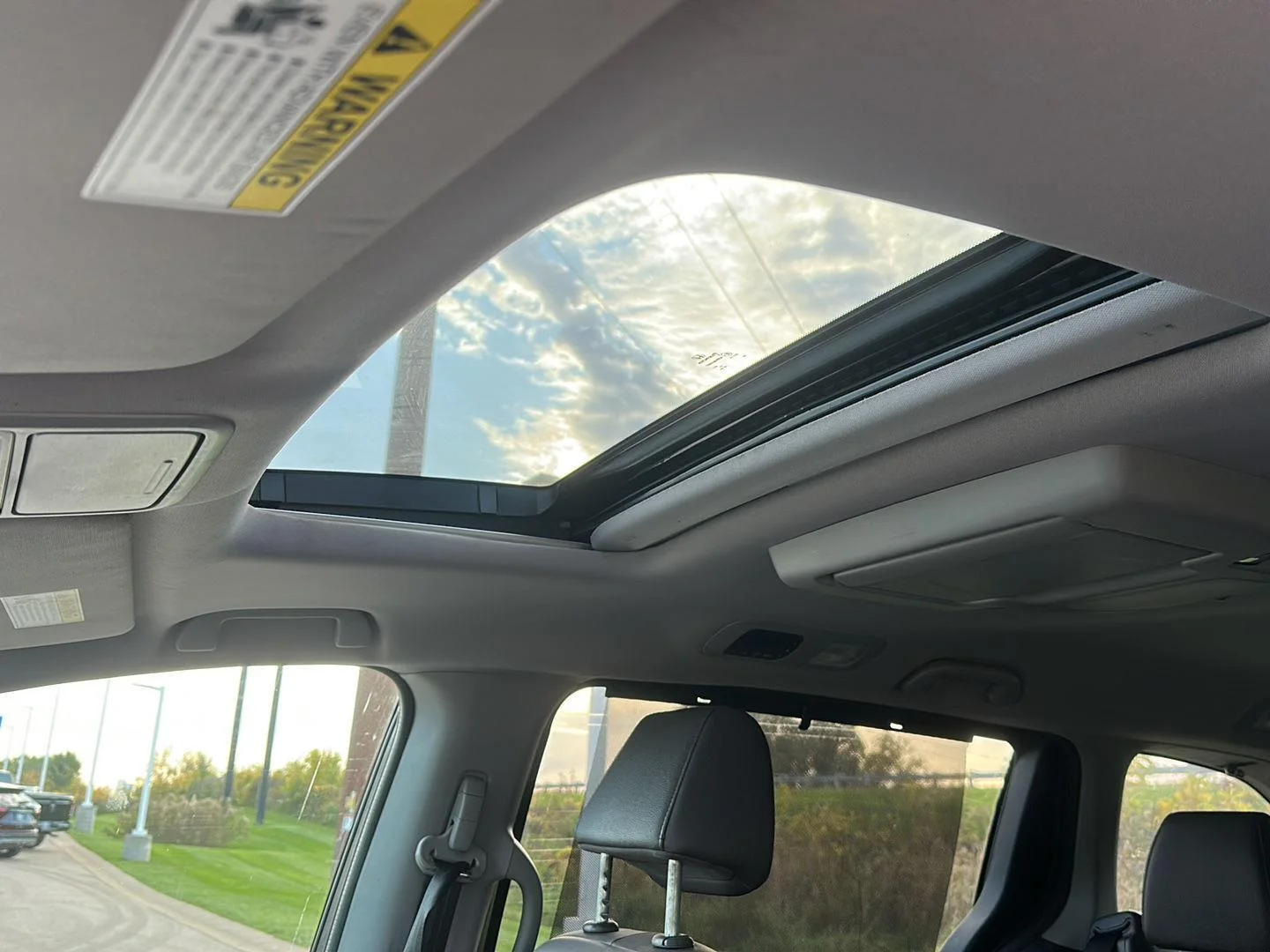 Used 2018 Pacific Pewter Metallic Honda Touring image 23