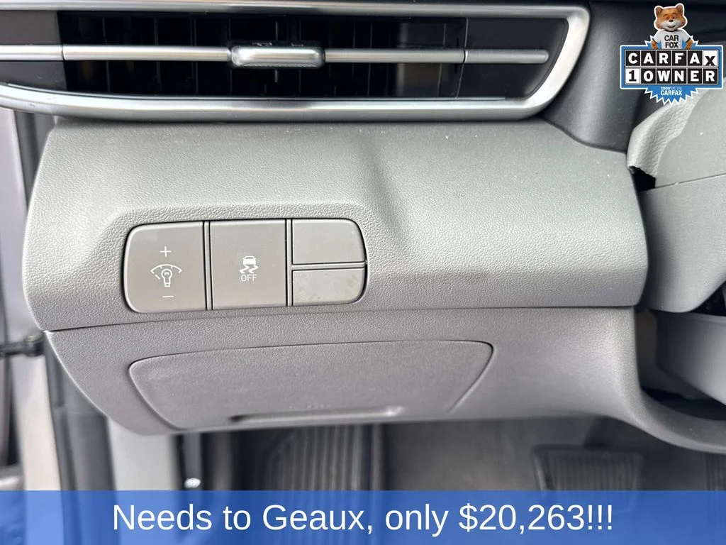 Used 2025 Silver Hyundai SEL Convenience image 50