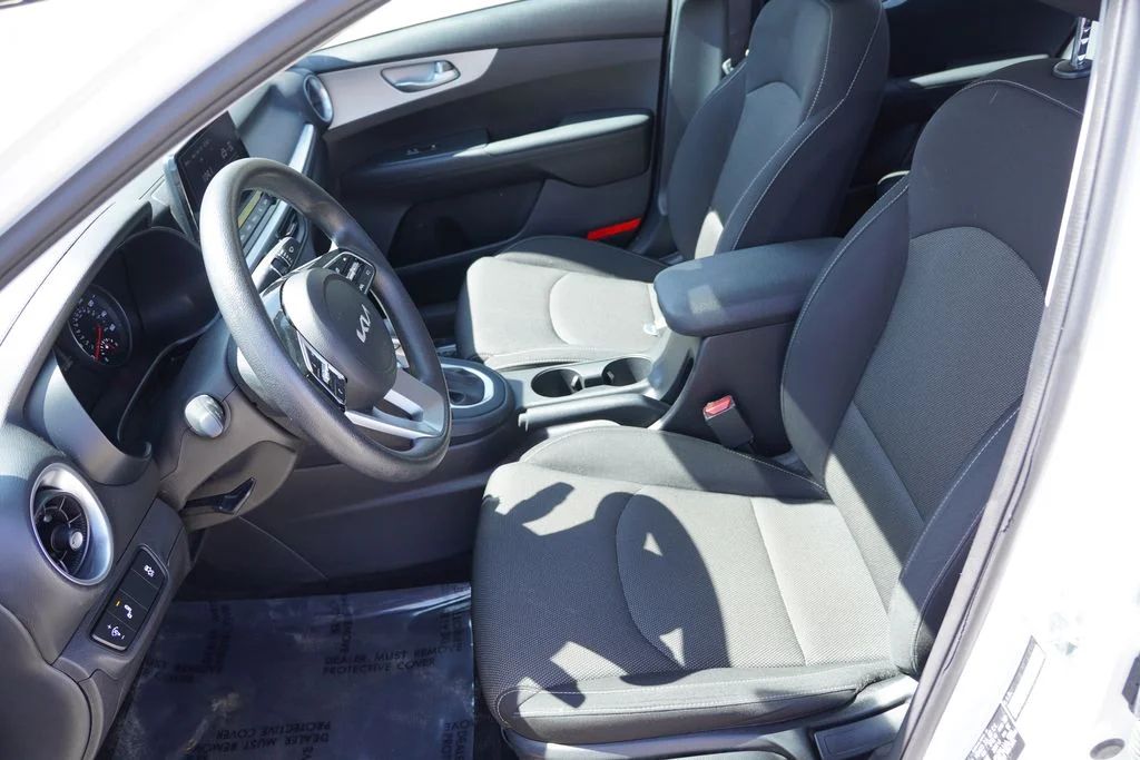 Used 2023 Snow White Pearl Kia LXS image 15