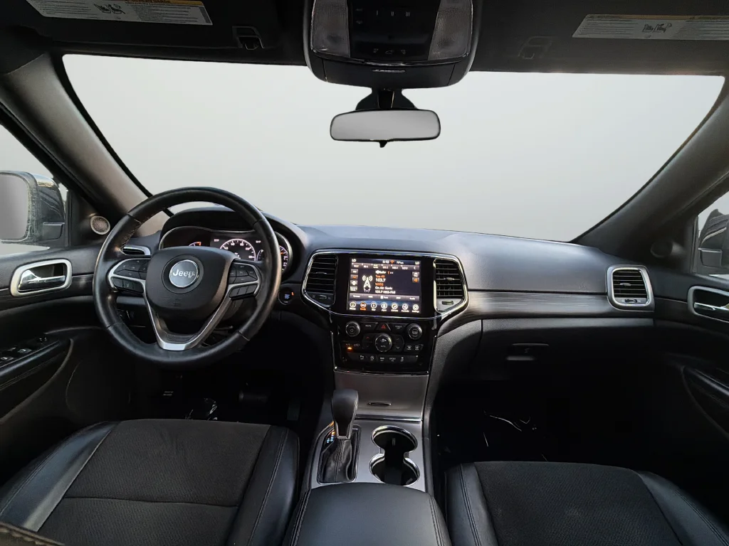 Used 2021 Gray Jeep Laredo X image 9