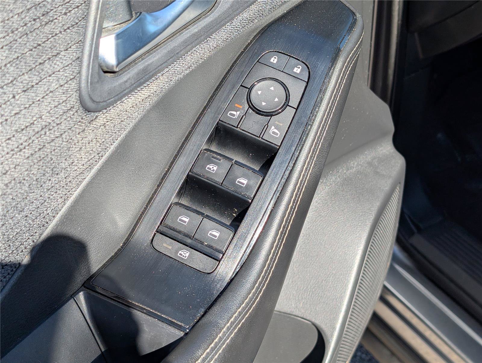 Used 2022 Silver Nissan SV image 16