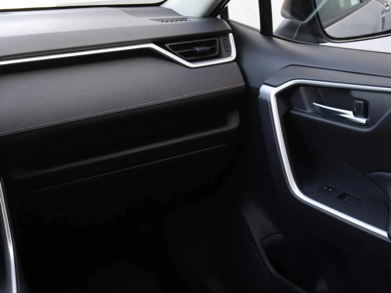 Used 2025 Silver Sky Metallic Toyota XLE image 17