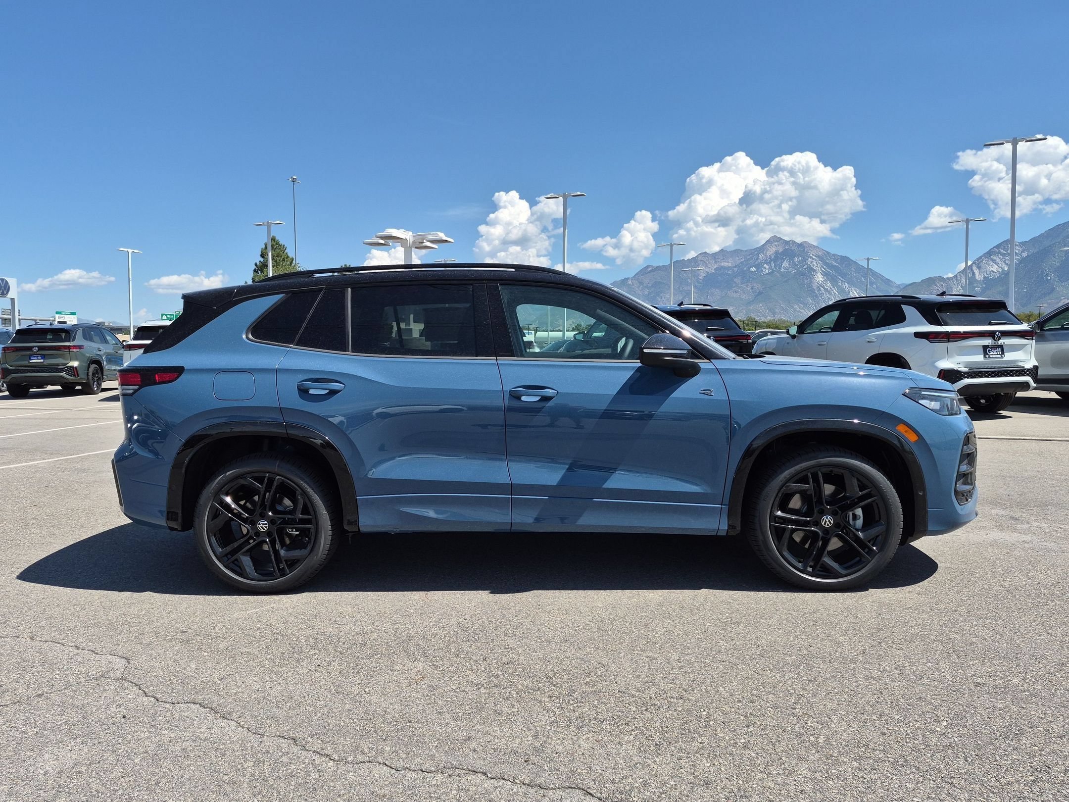New 2026 Monterey Blue w/Deep Black Roof Volkswagen SE R-Line Black image 2