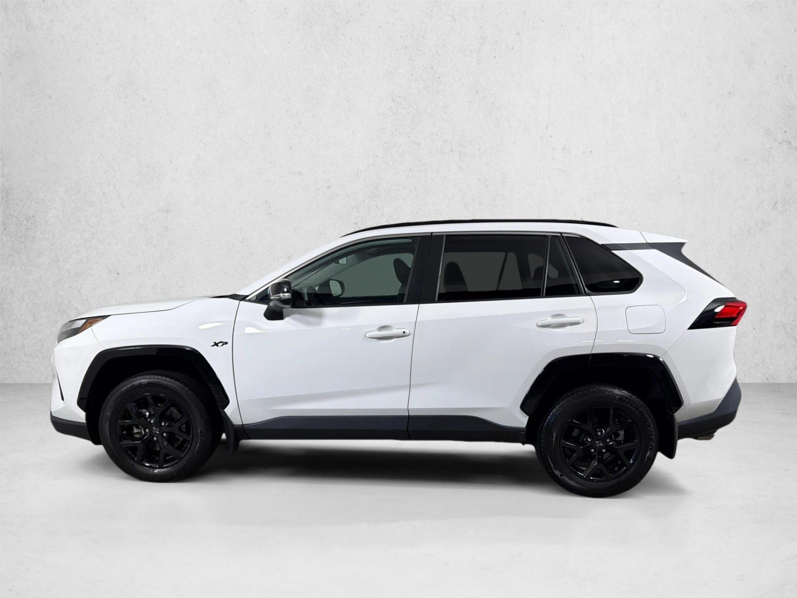 Used 2024 Ice Cap Toyota XLE image 7