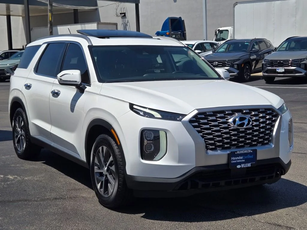 Used 2022 White Hyundai SEL image 4