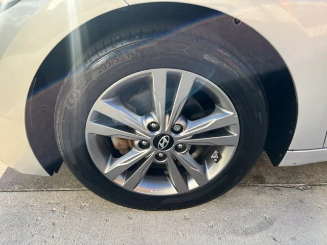 Used 2018 Silver Hyundai Value Edition image 9