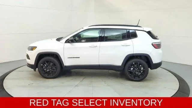 New 2026 Bright White Clear-Coat Exterior Paint Jeep Latitude image 7