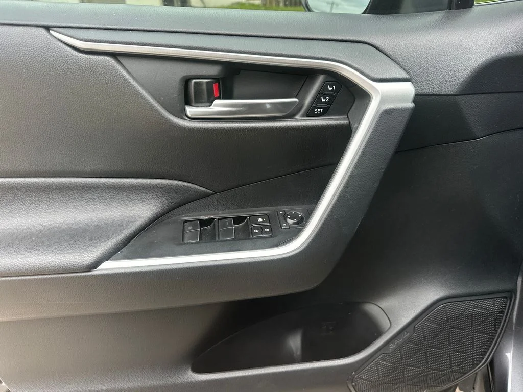 Used 2021 Gray Toyota XLE Premium image 13