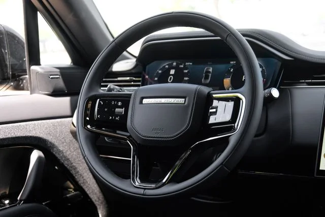 New 2026 Santorini Black Land Rover Dynamic SE image 19