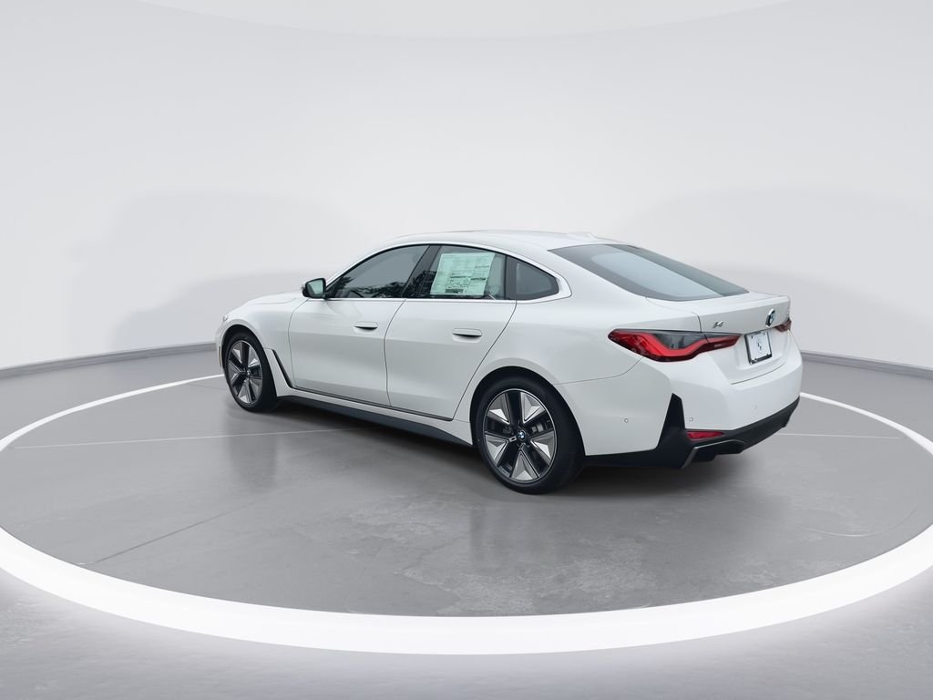 New 2026 White BMW xDrive40 image 6
