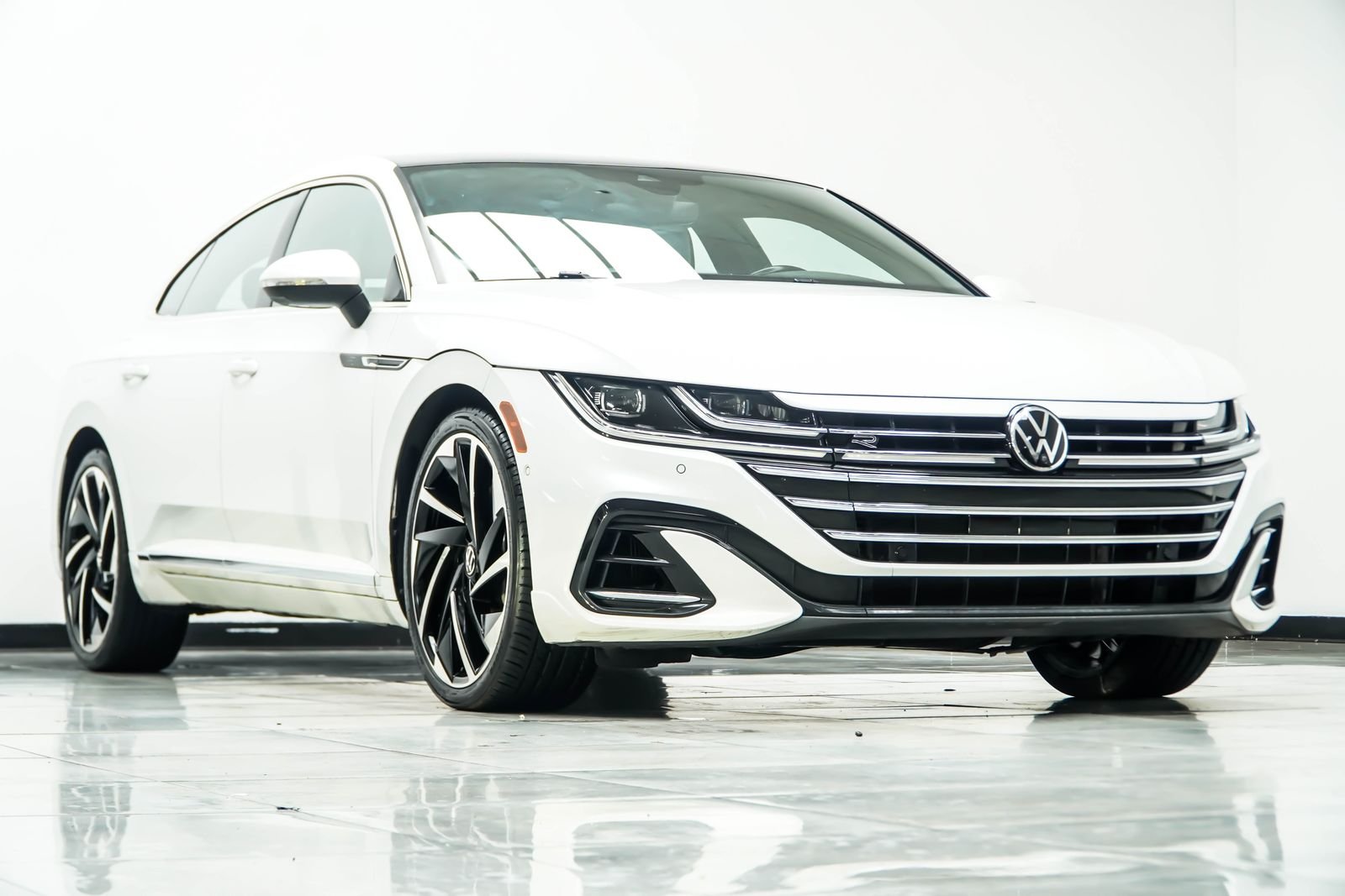 Used 2023 White Volkswagen 2.0T SEL Premium R-Line image 4