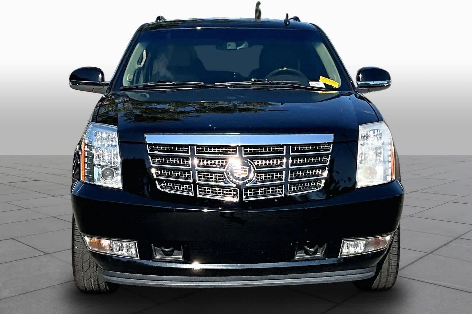 Used 2013 Black Raven Cadillac Luxury image 3