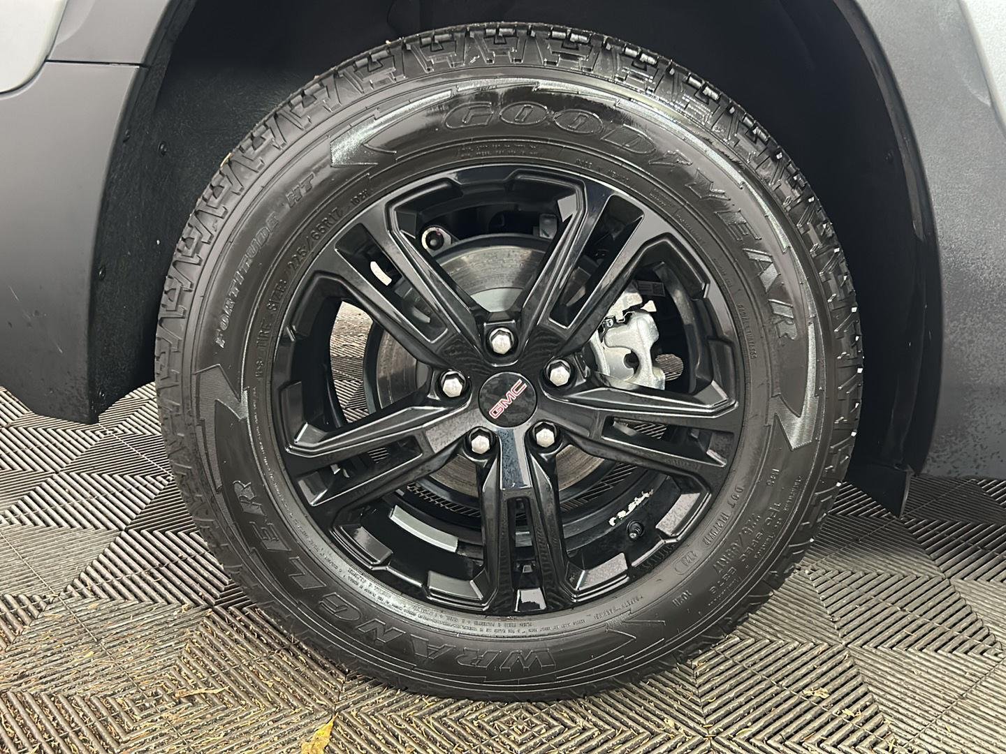 Used 2024 Sterling Metallic GMC AT4 image 2