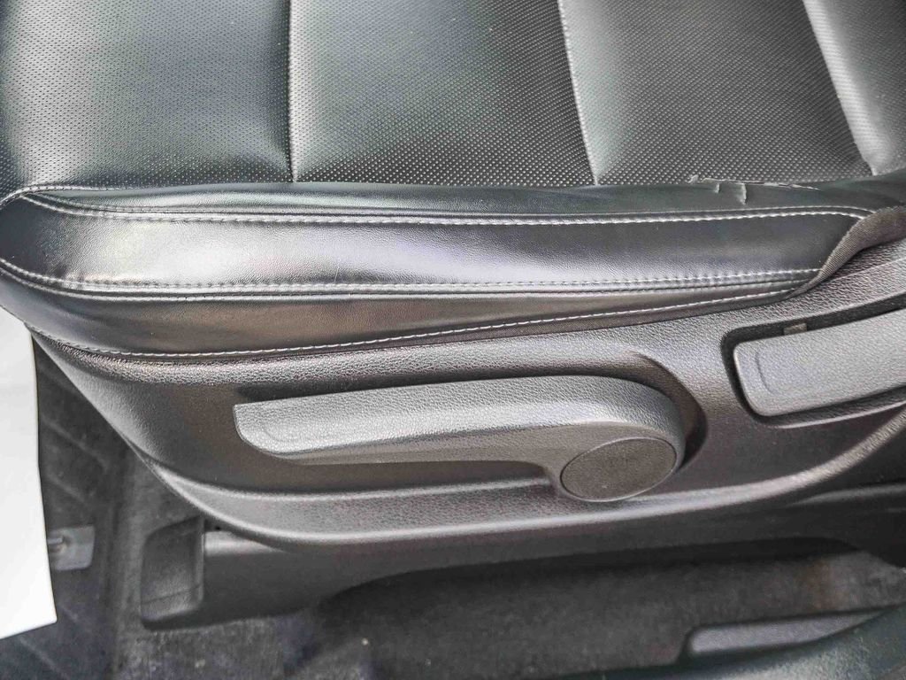 Used 2020 White Kia LX image 19