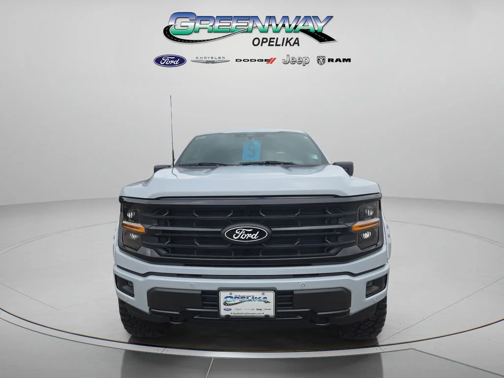 New 2025 Space White Metallic Ford XLT image 37