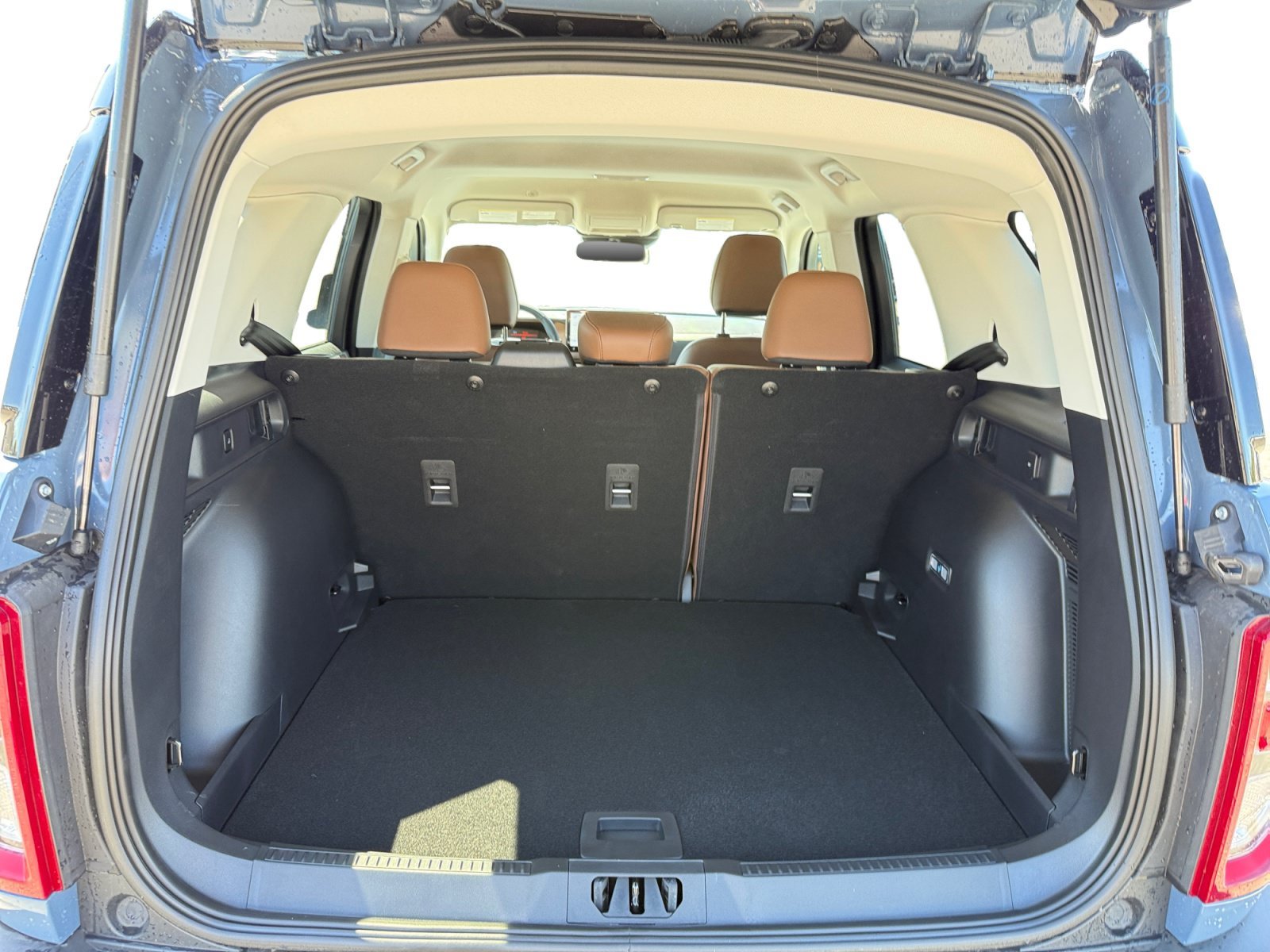New 2026 Azure Gray Metallic Tri-Coat Ford Outer Banks® image 17