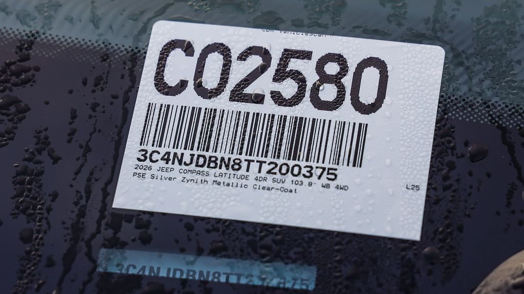 New 2026 silver zynith metallic clearcoat Jeep Latitude image 28