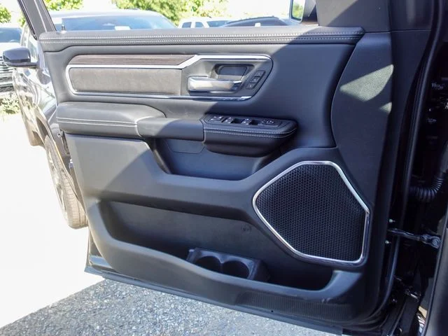 New 2026 Diamond Black Crystal Pearl-Coat Exterior Paint RAM Laramie image 21