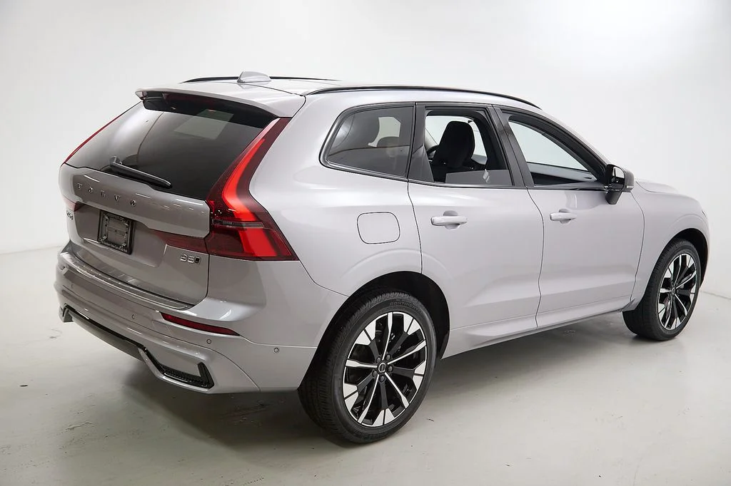 New 2026 Aurora Silver Volvo Plus image 9