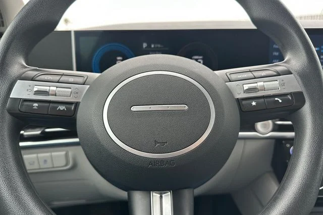 Used 2025 White Pearl Hyundai SEL image 24