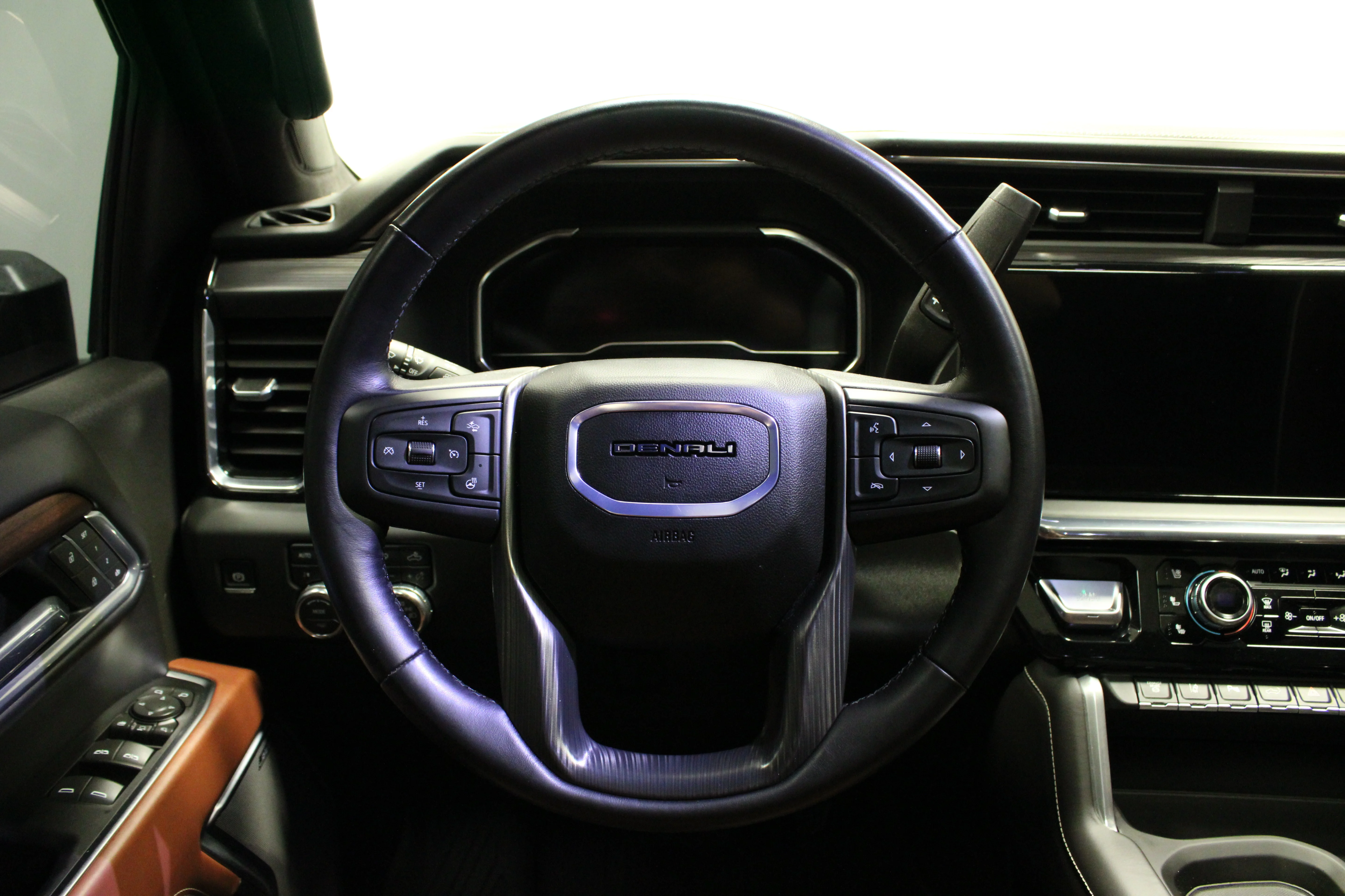 Used 2025 Onyx Black GMC Denali Ultimate image 24