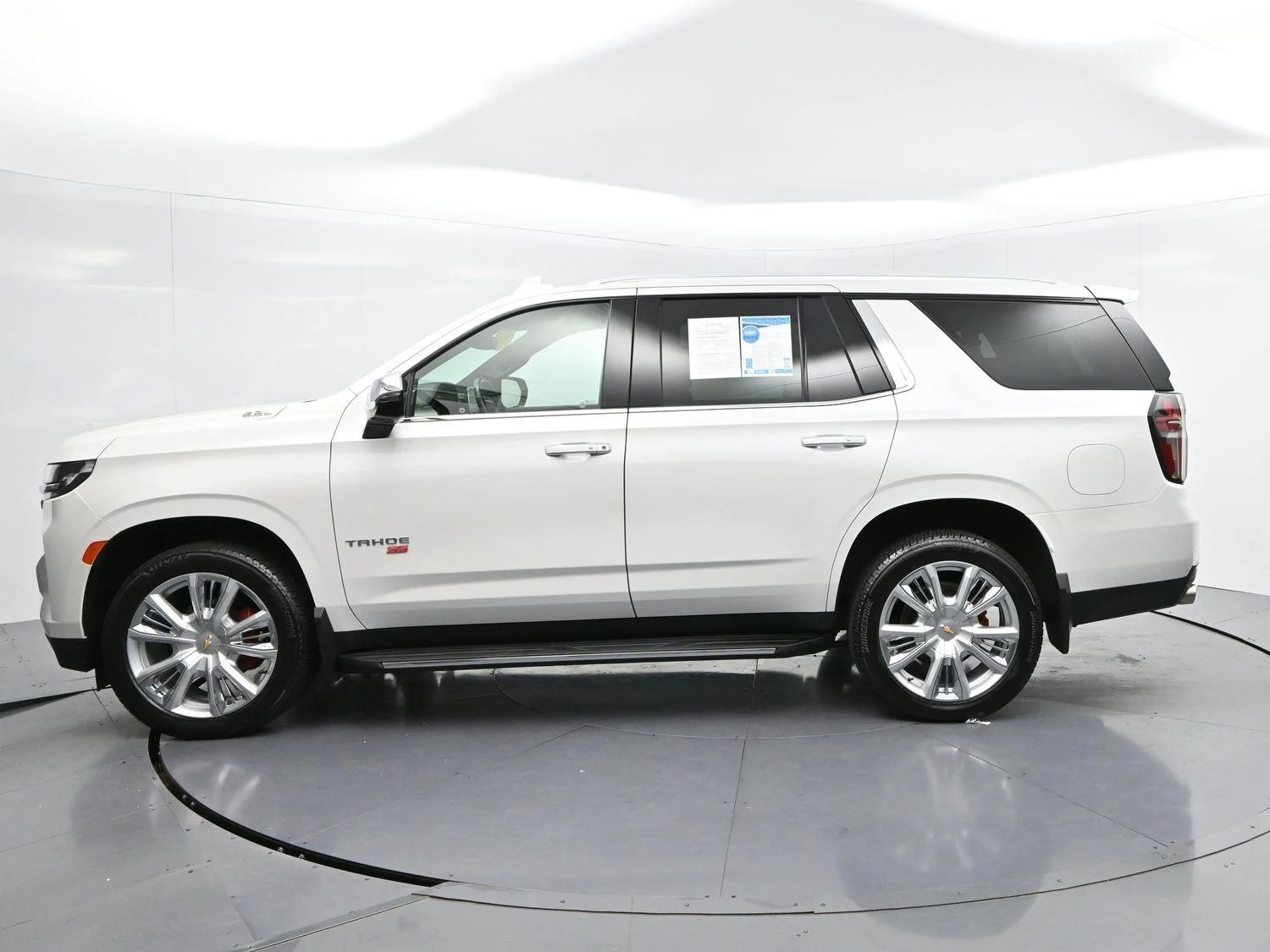Used 2023 Iridescent Pearl Tricoat Chevrolet Premier image 4