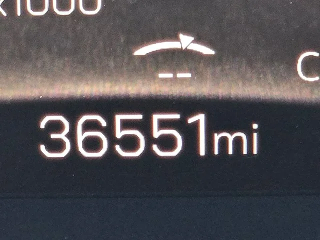 Used 2025 White GMC Elevation image 35