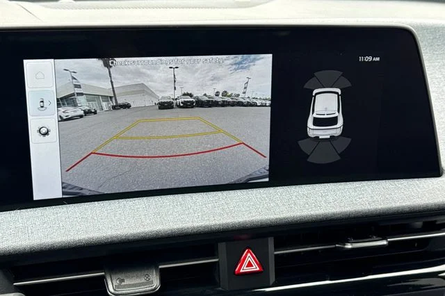 Used 2024 White Kia Wind image 23