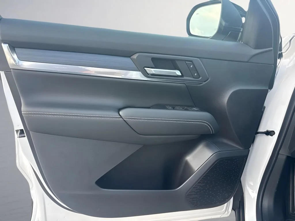 New 2027 Summit White GMC Elevation image 26