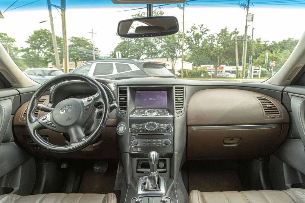 Used 2012 Black INFINITI Base image 11