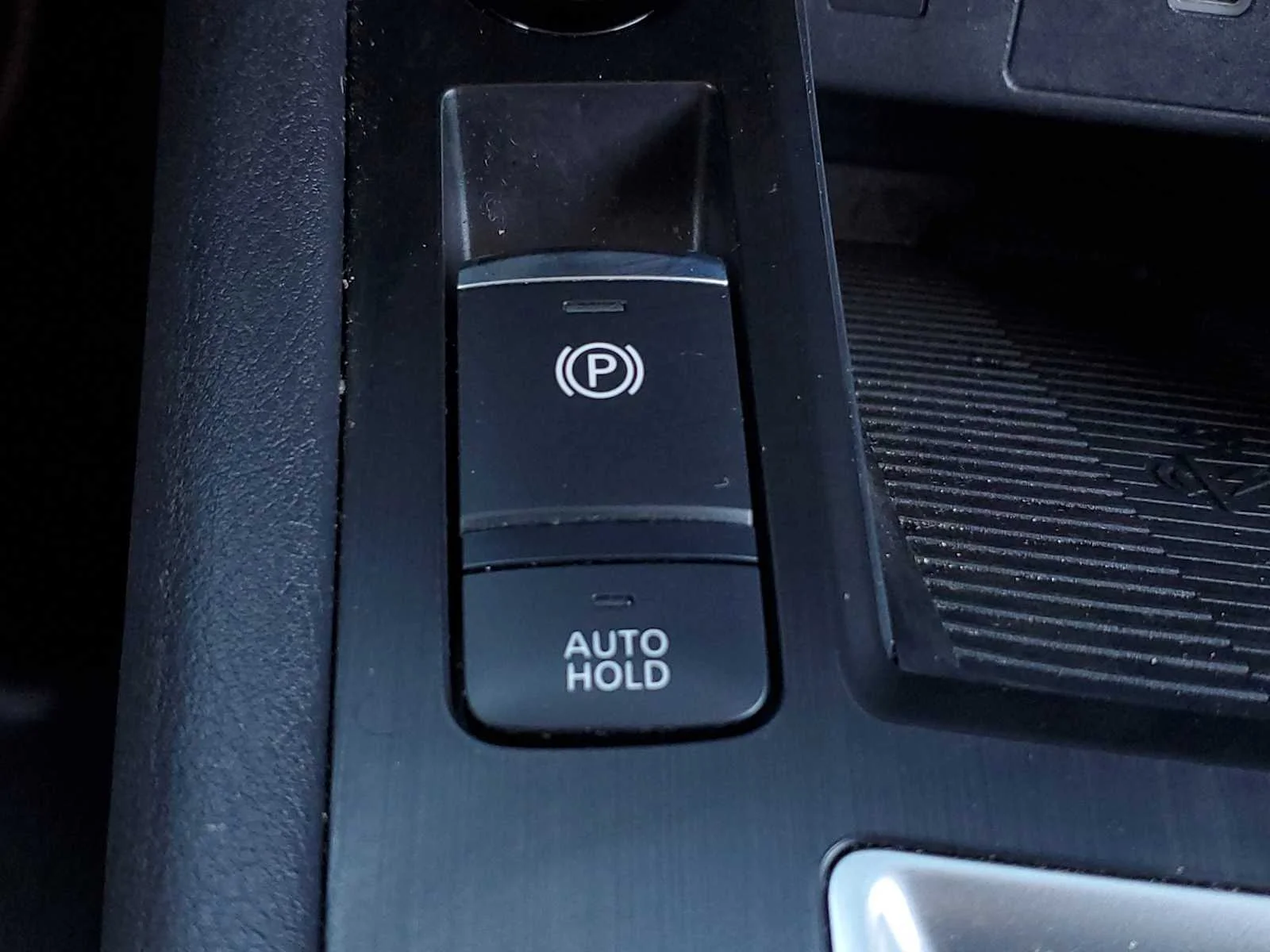 Used 2025 Aspen White Tricoat Nissan SV image 29