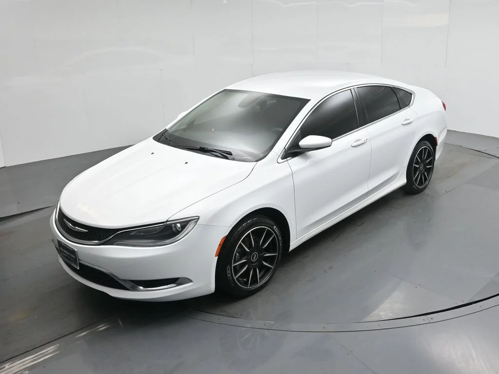 Used 2015 White Chrysler Limited image 32
