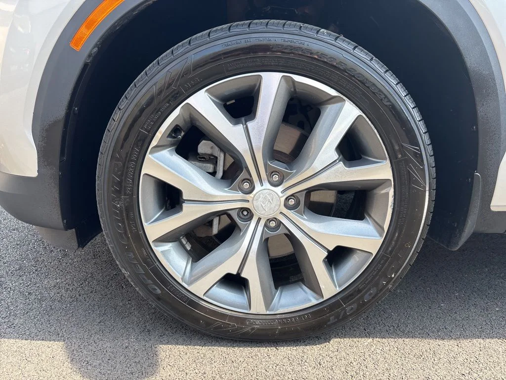 Used 2022 Silver Hyundai SEL image 10
