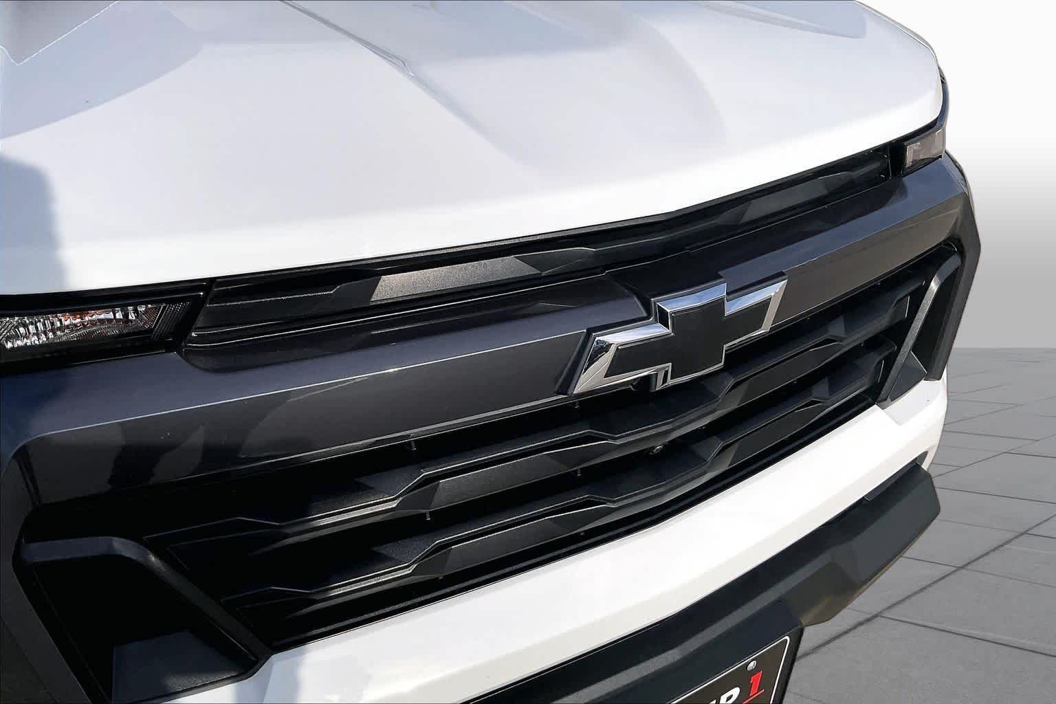 Used 2024 Summit White Chevrolet 2WD LT image 28