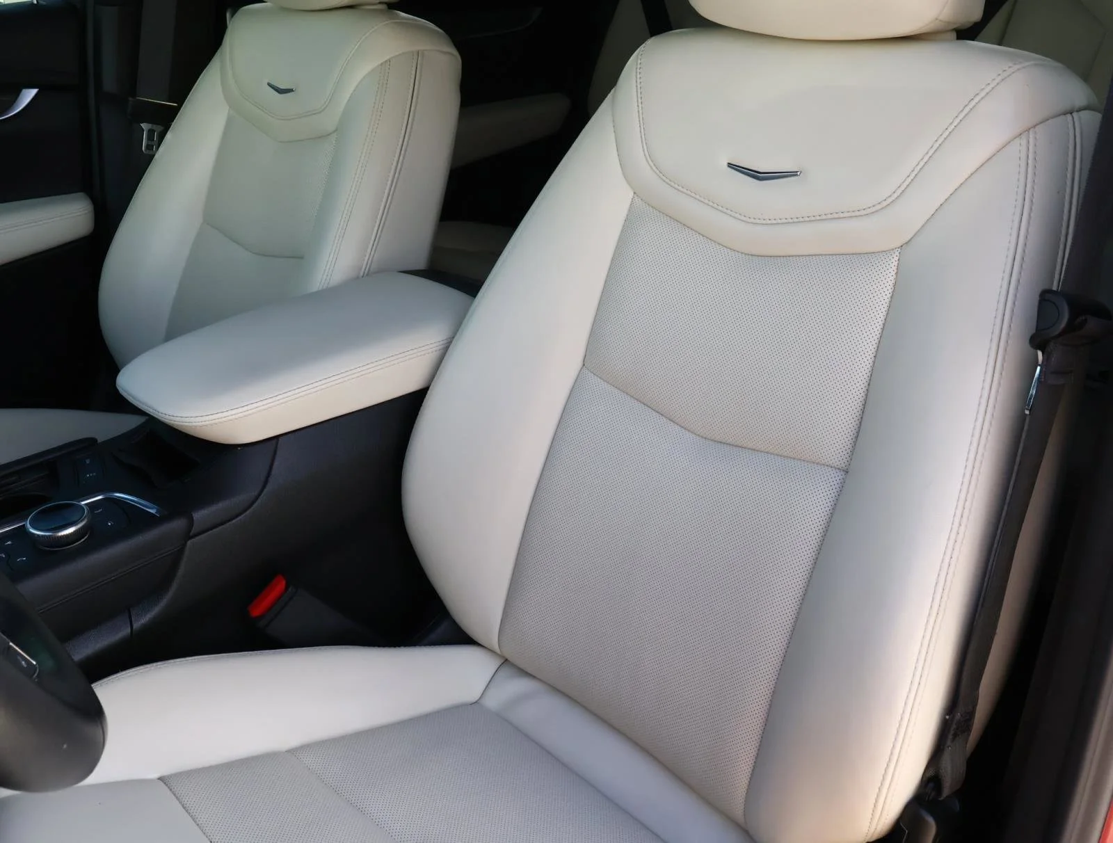 2023 Cadillac XT5 Sport - Photo 17