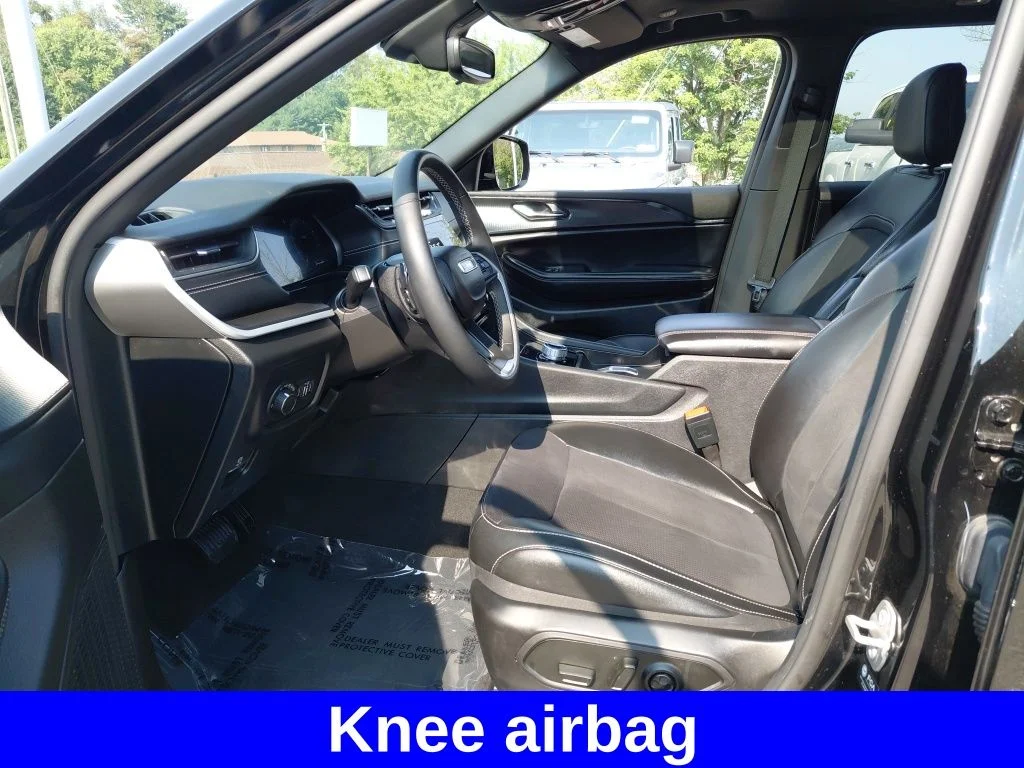 Used 2024 Black Jeep Altitude X image 16
